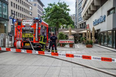 Stuttgart: Brand im Keller eines Restaurants fuehrt zur Evakuierung der Gaeste und des Personals